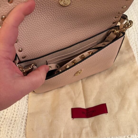 Valentino Rockstud pouch in grainy calfskin leather. - Picture 5 of 7